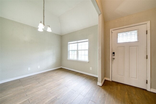 Photo - 319 Dreamland Ave
