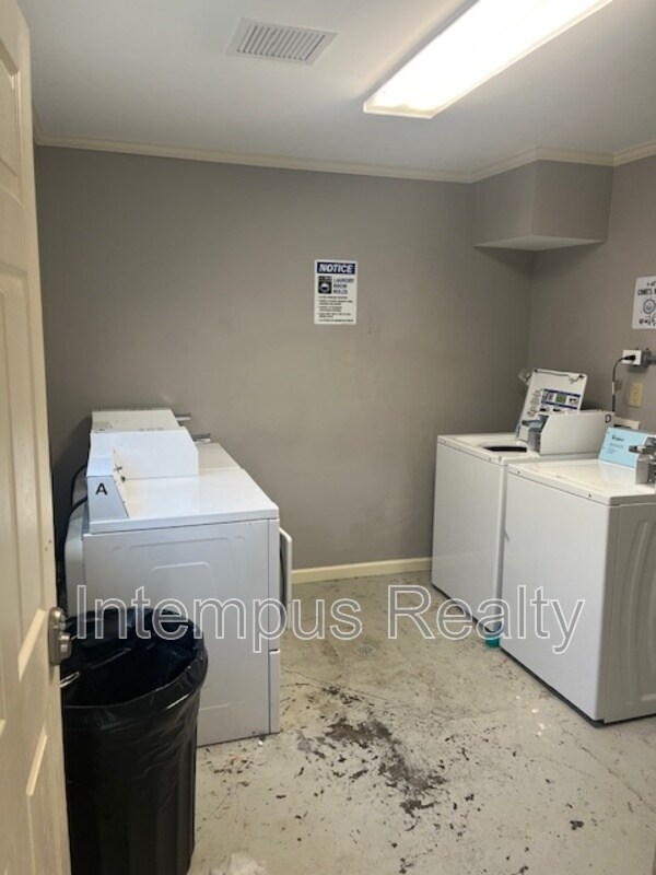 Photo - 952 Houck St