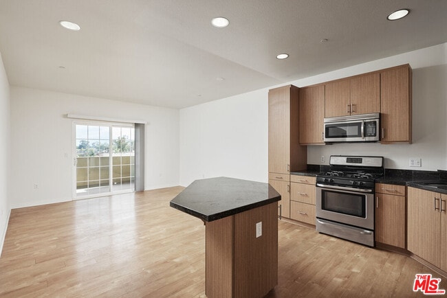 Building Photo - 1408 W Washington Blvd Unit 309 Rental
