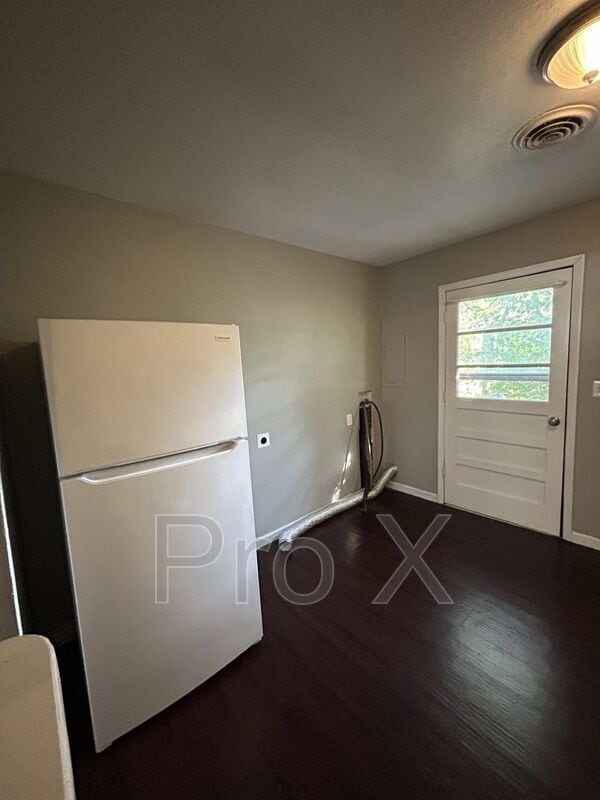Photo - 1303 E 9th St