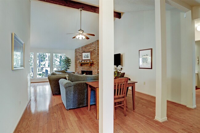 Photo - 12 Fairmeade Bend Dr