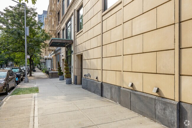 Photo - 60 W 111th St