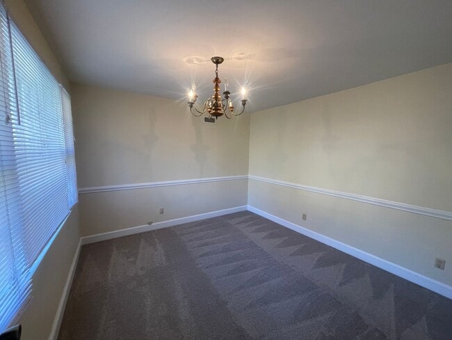 Photo - 1025 Lake St
