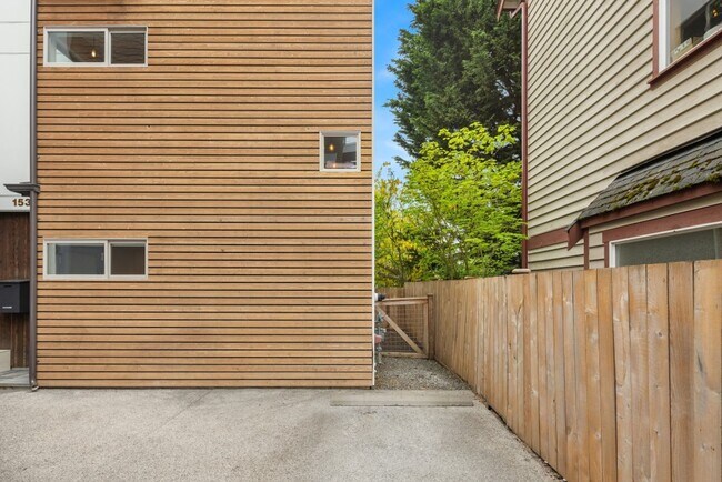 Photo - 3bd/3ba Seattle Townhome