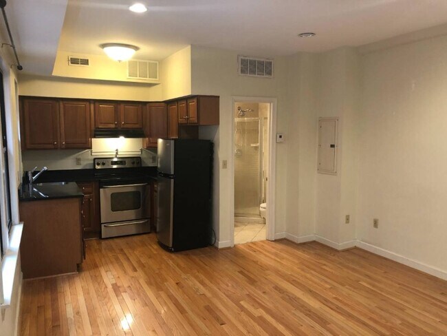 Photo - 1321 Fairmont St NW