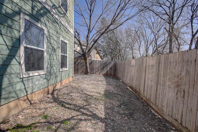 Photo - 1102 E 3rd St