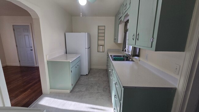 Photo - 1013 E Adams Ave