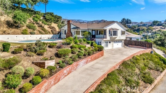 Photo - 909 Cavanagh Rd