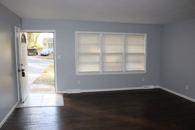 Photo - Spacious 3 bedrooms and 2 bath with vanity...
