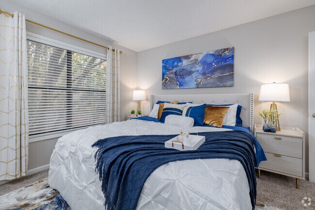 2BR, 2BA - 1,005SF - Master Bedroom