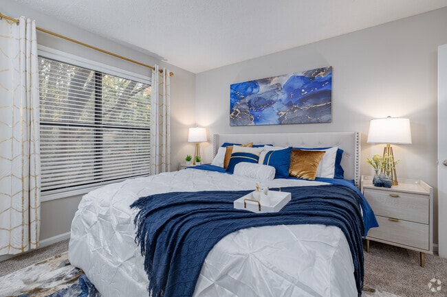 2BR, 2BA - 1,005SF - Master Bedroom - The Pointe
