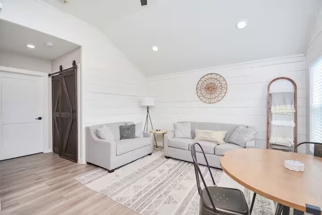 Photo - 5324 Avenue L