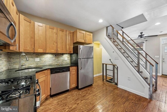 Photo - 2663 Martha St