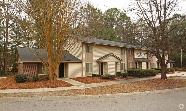 Steeplechase Apartments - Steeplechase Apartments