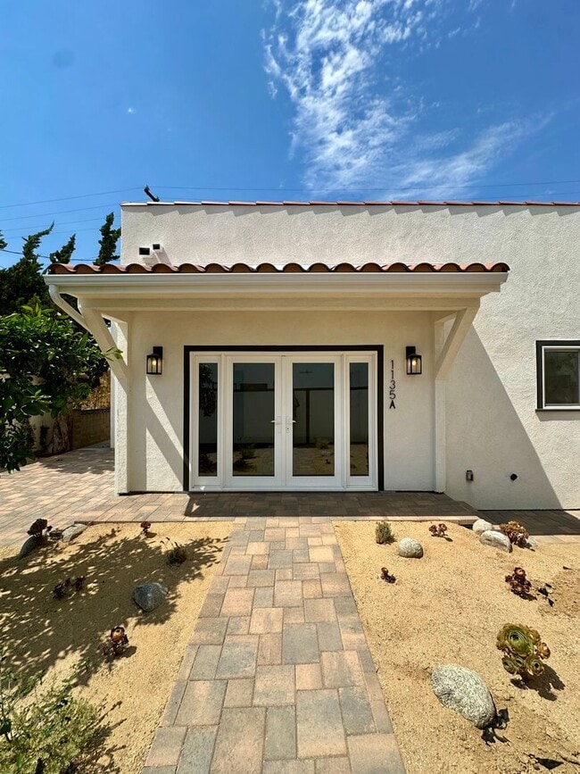 Building Photo - 1135 Scofield Dr Unit 1135-A