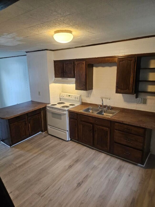 Photo - 2039 Kensington St