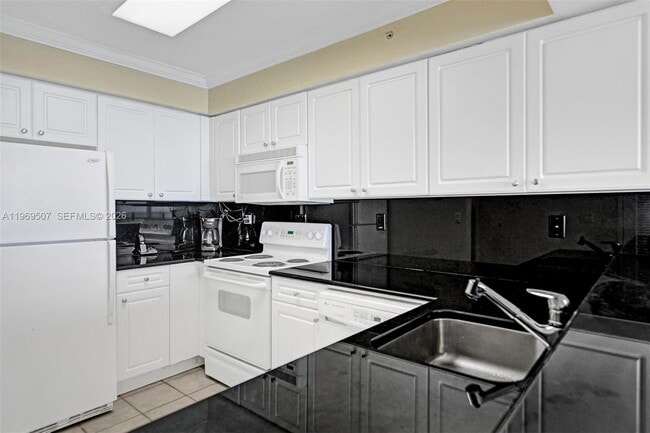 Photo - 2501 S Ocean Dr Unidad 509 (Available March 17)