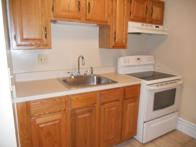 Photo - Stoneham Mass 1 Bedrm Condo Rental