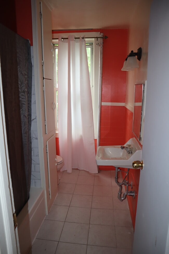 Building Photo - 431 Rutland Rd Rental