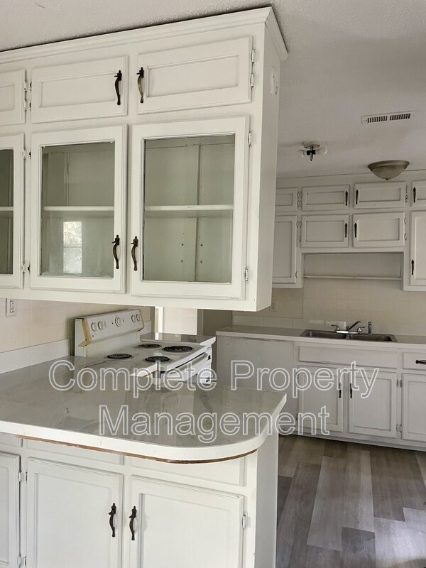 Photo - 6721 Grasselli Rd