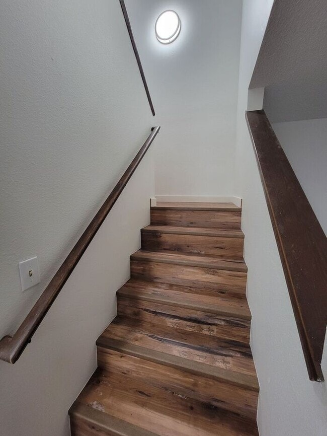 Photo - West Olympia 2bdr 1.5bath Townhome w/ garage & parking