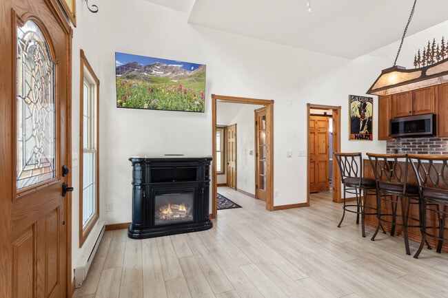 Photo - 400 Argentine St