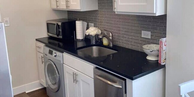 Photo - 3829 N Greenview Ave Apartments
