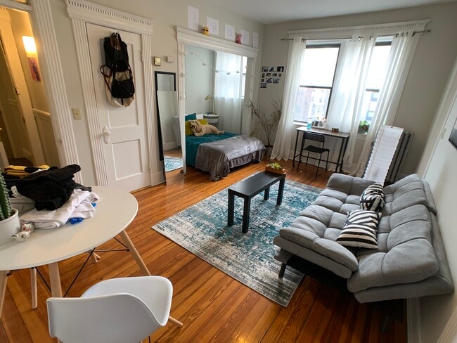 Building Photo - 63 Burbank St