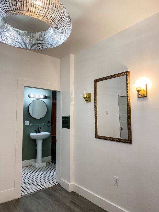 215 Center St Unit 215 Center St Unit B