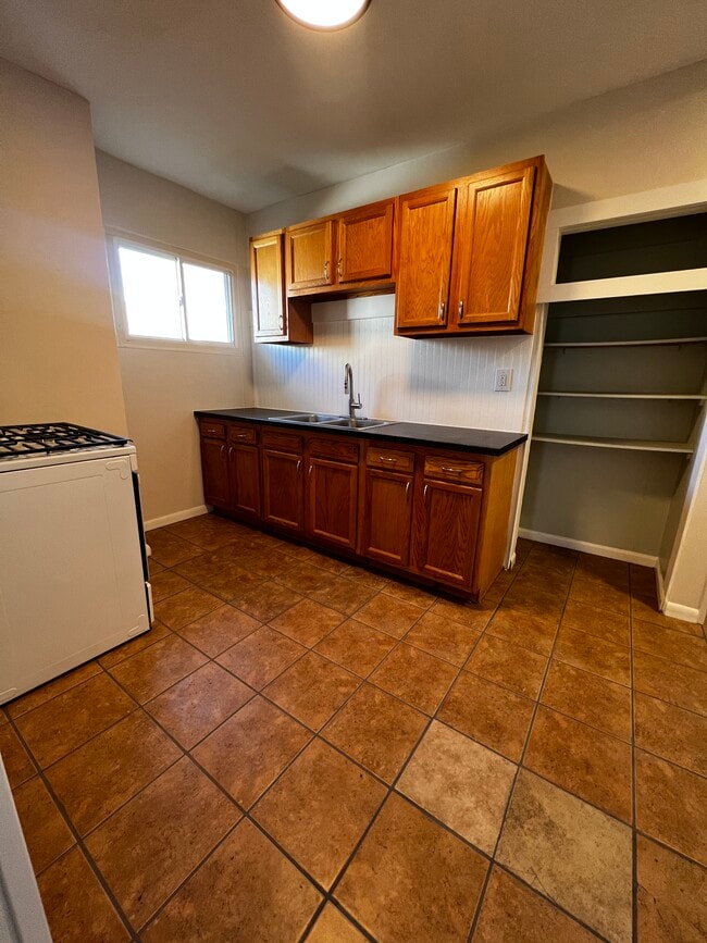 Kitchen - 4414 Ivanhoe Ave Unit 3