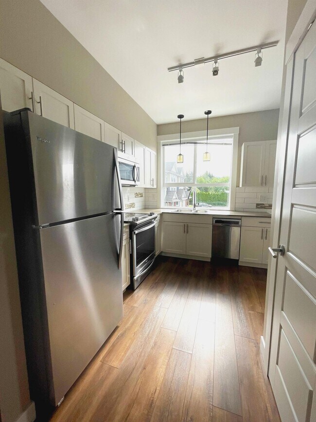 110-110 Baxter Ave