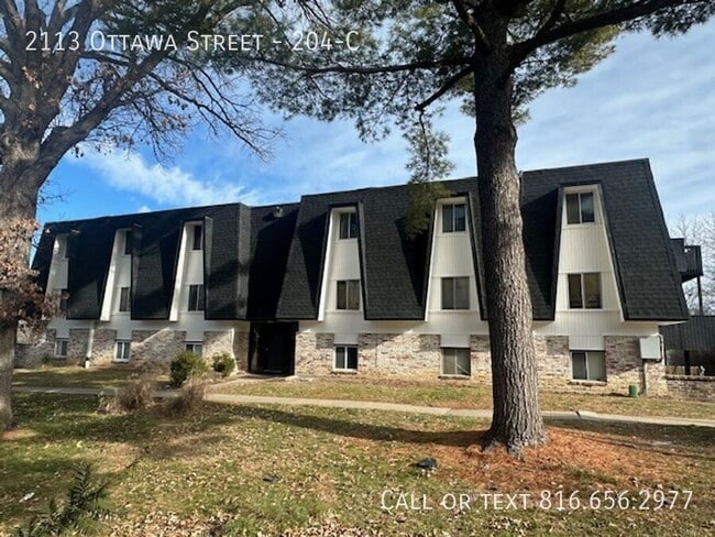 Building Photo - 2113 Ottawa St Unit 204-C