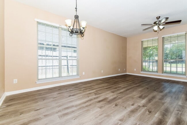Photo - 7921 Wayne Way