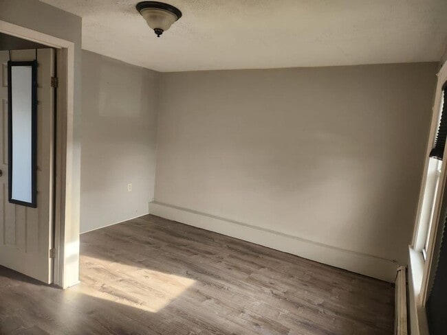 Building Photo - 210 Pearl St Unit 2N