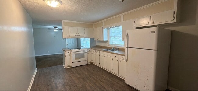 Photo - 2721 Clayton Dr NW