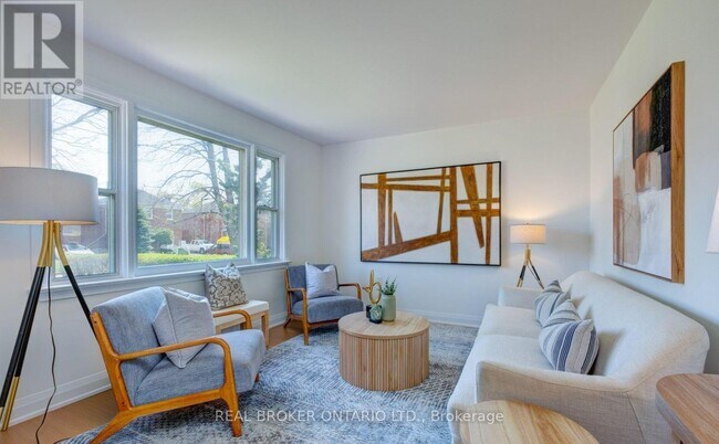 Photo - 40 Stamford Square N
