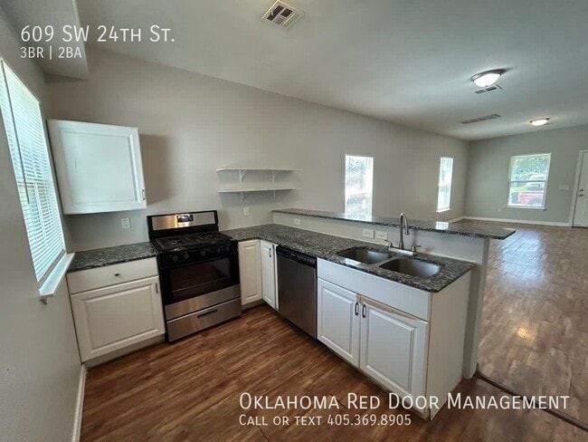 Photo - 609 SW 24th St