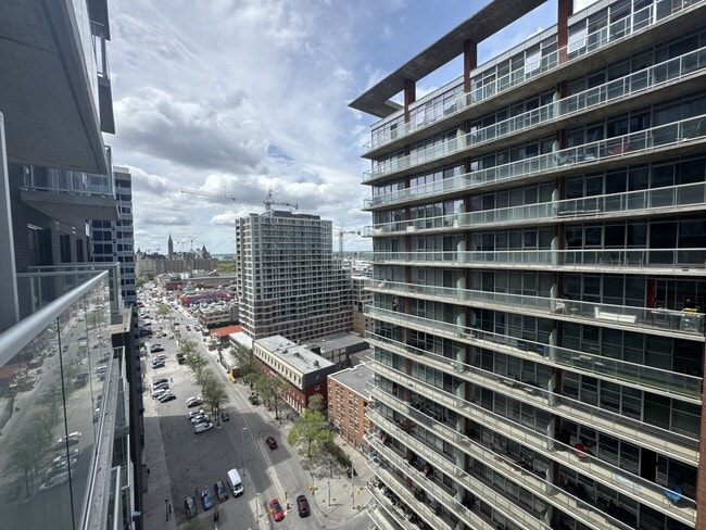 Photo - 180 George St