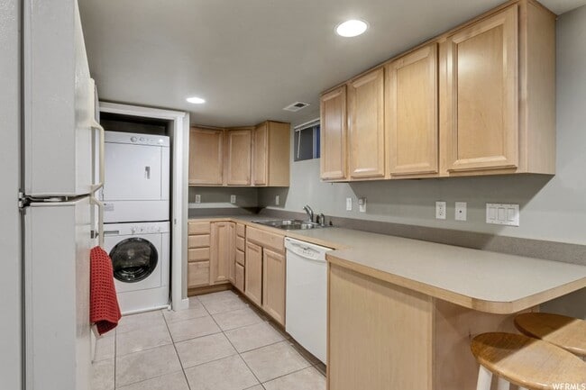 Photo - 148 E Center St