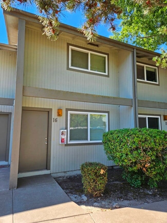 Building Photo - ft.cvllc01* Unit 16