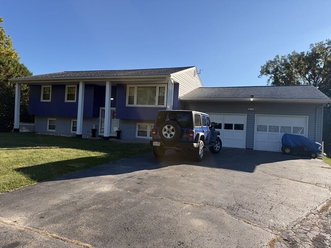 Building Photo - 786 Five Mile Line Rd