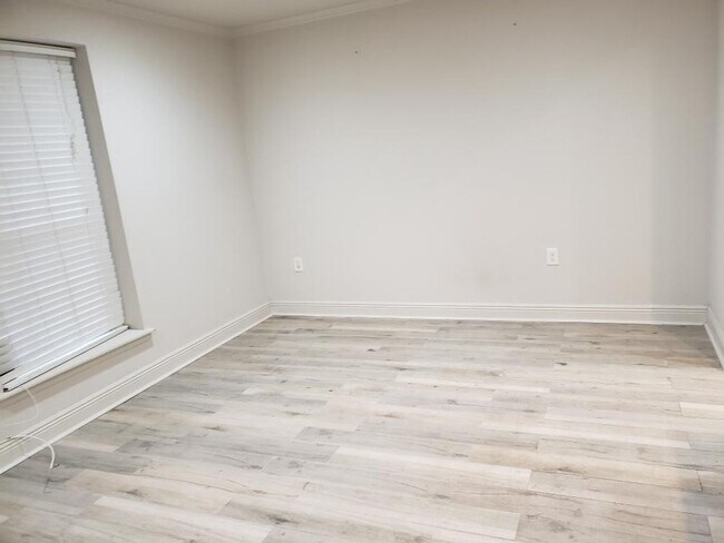 Photo - Renovated Condo steps from Maple Street & St Charles!