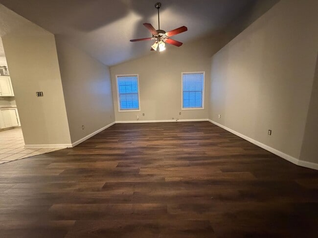 Photo - 3 Bedroom Available Now!