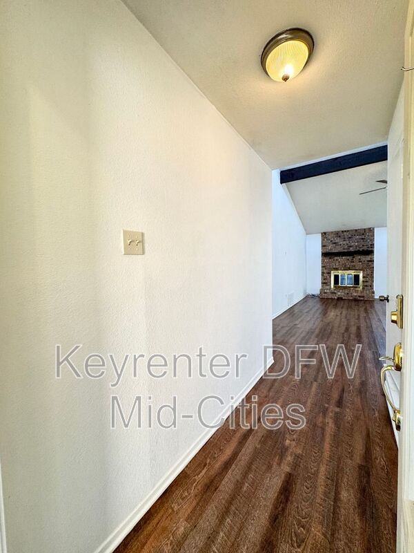 Photo - 917 Old Mill Cir