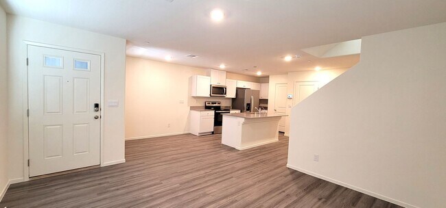 Photo - LIKE BRAND NEW AND BEAUTIFUL! 3 BEDROOMS, ...