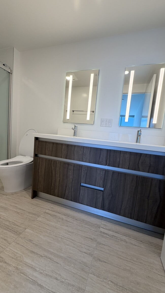 Photo - 1515 Liona St