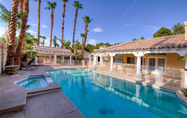 Building Photo - 3930 Placita Del Rico