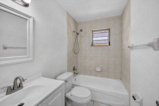 Photo - 4051 N Dixie Hwy Unit 19