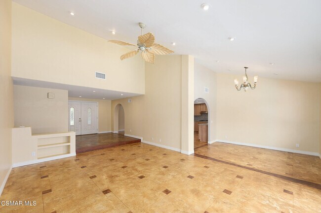 Photo - 208 Deerwalk Pl