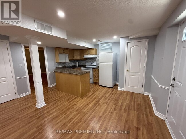 Photo - 54 Castlepoint Dr